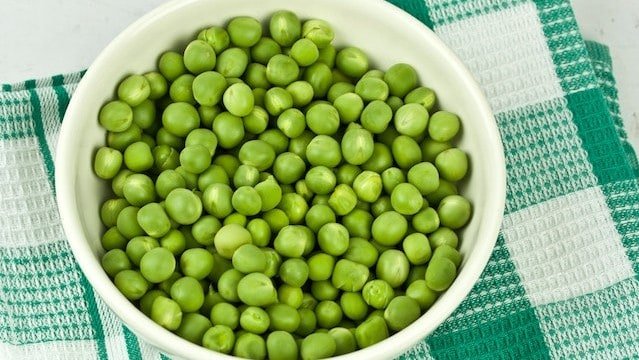 Can Dogs Eat Peas and Corn image of green peas